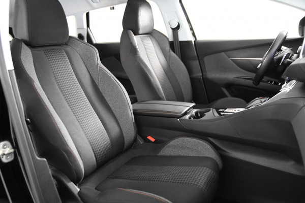 Peugeot 5008 Active 130 *Navigatie*Trekhaak*Park Assist*Carplay*