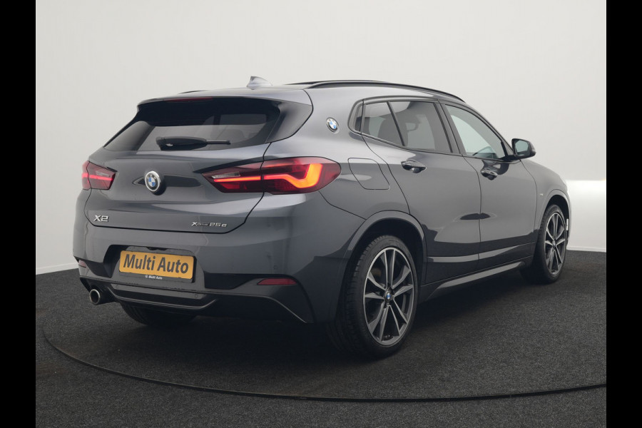 BMW X2 xDrive25e M Sport Plug In Hybrid 220pk Dealer O.H. PHEV | Panodak | Adaptive Cruise | Head Up | Camera | Harman & Kardon | Lederen Sportstoelen Memory & Verwarmd | Sfeerverlichting | Apple Carplay | Keyless | Navigatie | DAB | 19"L.M |