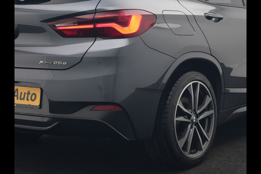BMW X2 xDrive25e M Sport Plug In Hybrid 220pk Dealer O.H. PHEV | Panodak | Adaptive Cruise | Head Up | Camera | Harman & Kardon | Lederen Sportstoelen Memory & Verwarmd | Sfeerverlichting | Apple Carplay | Keyless | Navigatie | DAB | 19"L.M |