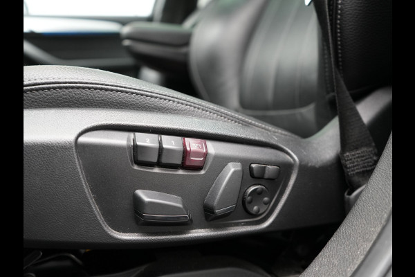 BMW X2 xDrive25e M Sport Plug In Hybrid 220pk Dealer O.H. PHEV | Panodak | Adaptive Cruise | Head Up | Camera | Harman & Kardon | Lederen Sportstoelen Memory & Verwarmd | Sfeerverlichting | Apple Carplay | Keyless | Navigatie | DAB | 19"L.M |