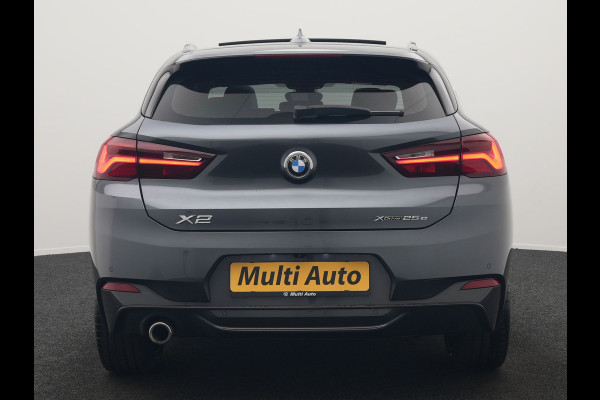 BMW X2 xDrive25e M Sport Plug In Hybrid 220pk Dealer O.H. PHEV | Panodak | Adaptive Cruise | Head Up | Camera | Harman & Kardon | Lederen Sportstoelen Memory & Verwarmd | Sfeerverlichting | Apple Carplay | Keyless | Navigatie | DAB | 19"L.M |