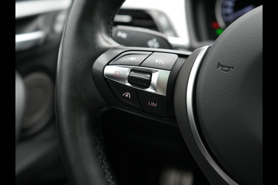 BMW X2 xDrive25e M Sport Plug In Hybrid 220pk Dealer O.H. PHEV | Panodak | Adaptive Cruise | Head Up | Camera | Harman & Kardon | Lederen Sportstoelen Memory & Verwarmd | Sfeerverlichting | Apple Carplay | Keyless | Navigatie | DAB | 19"L.M |