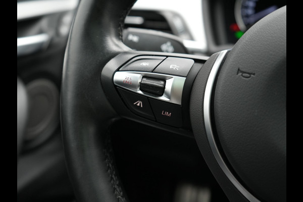 BMW X2 xDrive25e M Sport Plug In Hybrid 220pk Dealer O.H. PHEV | Panodak | Adaptive Cruise | Head Up | Camera | Harman & Kardon | Lederen Sportstoelen Memory & Verwarmd | Sfeerverlichting | Apple Carplay | Keyless | Navigatie | DAB | 19"L.M |
