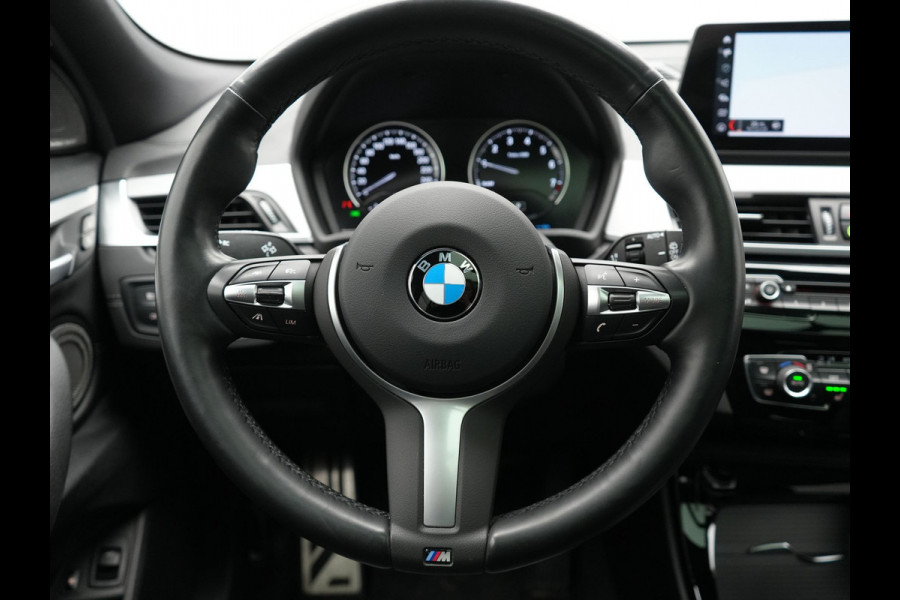 BMW X2 xDrive25e M Sport Plug In Hybrid 220pk Dealer O.H. PHEV | Panodak | Adaptive Cruise | Head Up | Camera | Harman & Kardon | Lederen Sportstoelen Memory & Verwarmd | Sfeerverlichting | Apple Carplay | Keyless | Navigatie | DAB | 19"L.M |