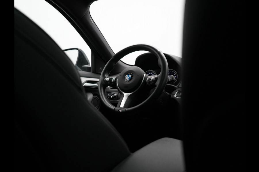 BMW X2 xDrive25e M Sport Plug In Hybrid 220pk Dealer O.H. PHEV | Panodak | Adaptive Cruise | Head Up | Camera | Harman & Kardon | Lederen Sportstoelen Memory & Verwarmd | Sfeerverlichting | Apple Carplay | Keyless | Navigatie | DAB | 19"L.M |