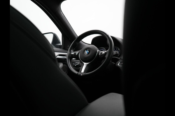 BMW X2 xDrive25e M Sport Plug In Hybrid 220pk Dealer O.H. PHEV | Panodak | Adaptive Cruise | Head Up | Camera | Harman & Kardon | Lederen Sportstoelen Memory & Verwarmd | Sfeerverlichting | Apple Carplay | Keyless | Navigatie | DAB | 19"L.M |