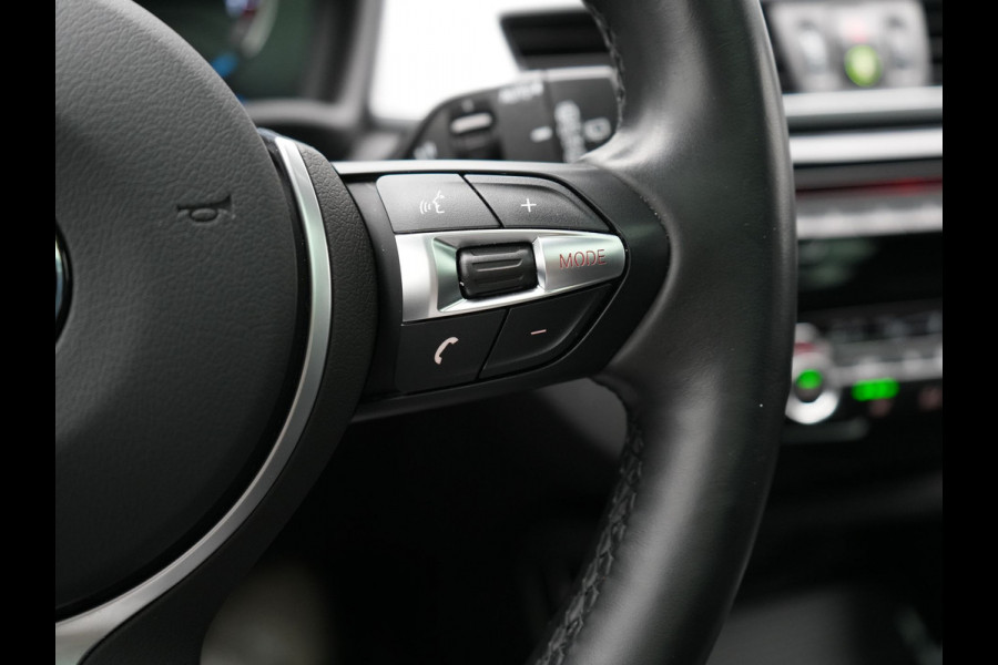 BMW X2 xDrive25e M Sport Plug In Hybrid 220pk Dealer O.H. PHEV | Panodak | Adaptive Cruise | Head Up | Camera | Harman & Kardon | Lederen Sportstoelen Memory & Verwarmd | Sfeerverlichting | Apple Carplay | Keyless | Navigatie | DAB | 19"L.M |