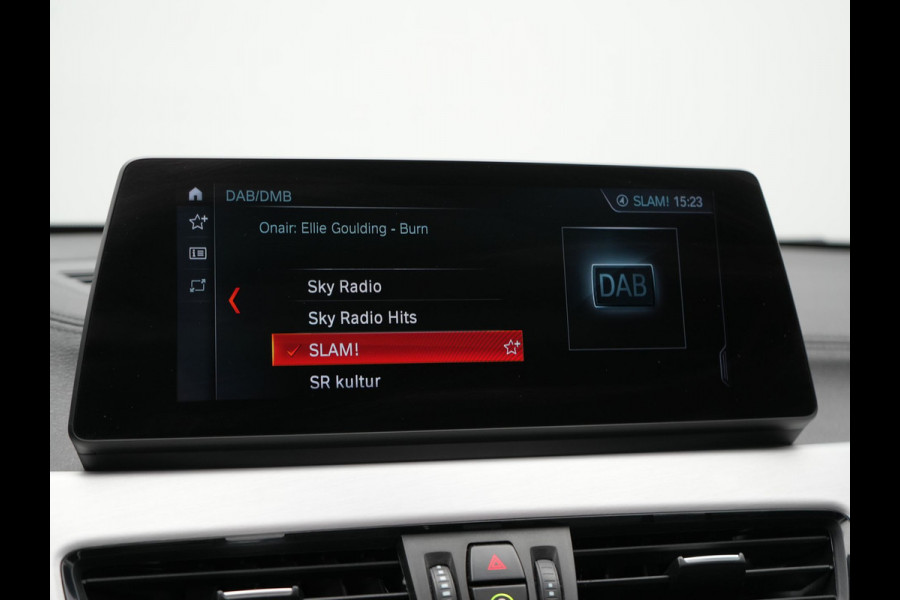 BMW X2 xDrive25e M Sport Plug In Hybrid 220pk Dealer O.H. PHEV | Panodak | Adaptive Cruise | Head Up | Camera | Harman & Kardon | Lederen Sportstoelen Memory & Verwarmd | Sfeerverlichting | Apple Carplay | Keyless | Navigatie | DAB | 19"L.M |