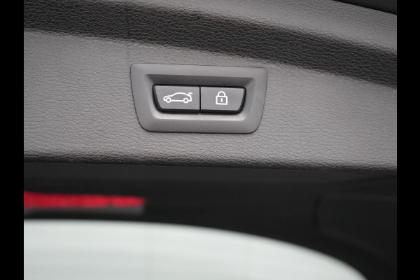 BMW X2 xDrive25e M Sport Plug In Hybrid 220pk Dealer O.H. PHEV | Panodak | Adaptive Cruise | Head Up | Camera | Harman & Kardon | Lederen Sportstoelen Memory & Verwarmd | Sfeerverlichting | Apple Carplay | Keyless | Navigatie | DAB | 19"L.M |