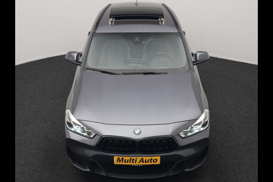 BMW X2 xDrive25e M Sport Plug In Hybrid 220pk Dealer O.H. PHEV | Panodak | Adaptive Cruise | Head Up | Camera | Harman & Kardon | Lederen Sportstoelen Memory & Verwarmd | Sfeerverlichting | Apple Carplay | Keyless | Navigatie | DAB | 19"L.M |