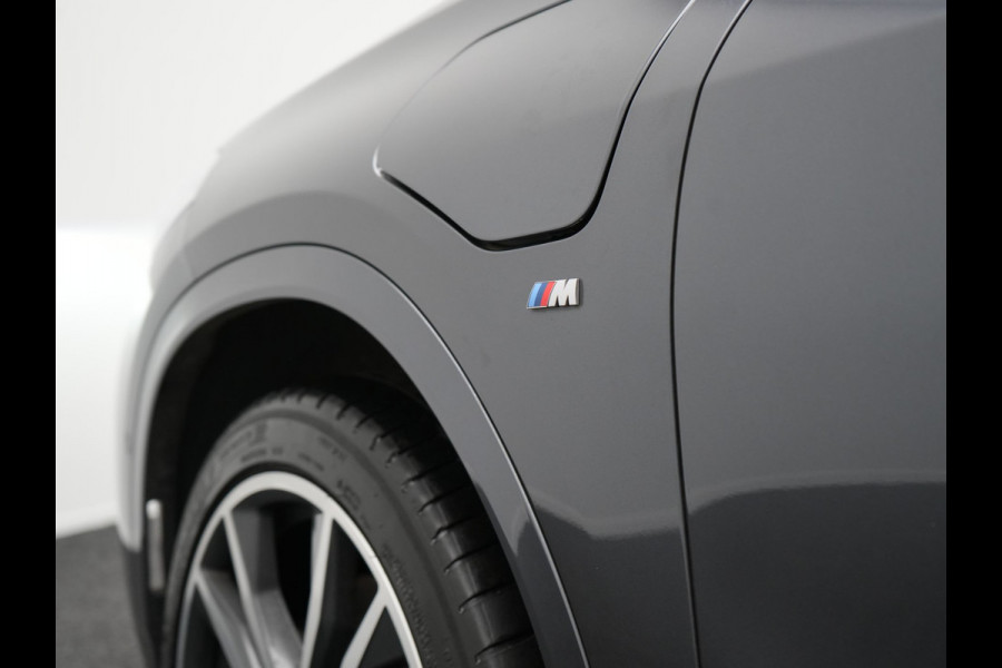 BMW X2 xDrive25e M Sport Plug In Hybrid 220pk Dealer O.H. PHEV | Panodak | Adaptive Cruise | Head Up | Camera | Harman & Kardon | Lederen Sportstoelen Memory & Verwarmd | Sfeerverlichting | Apple Carplay | Keyless | Navigatie | DAB | 19"L.M |