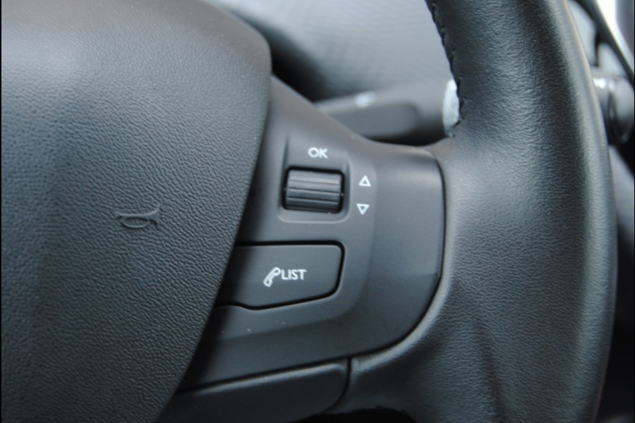 Peugeot 2008 1.2 PureT. Blue Lion | NAV | Apple Carplay | Cruise | Automaat