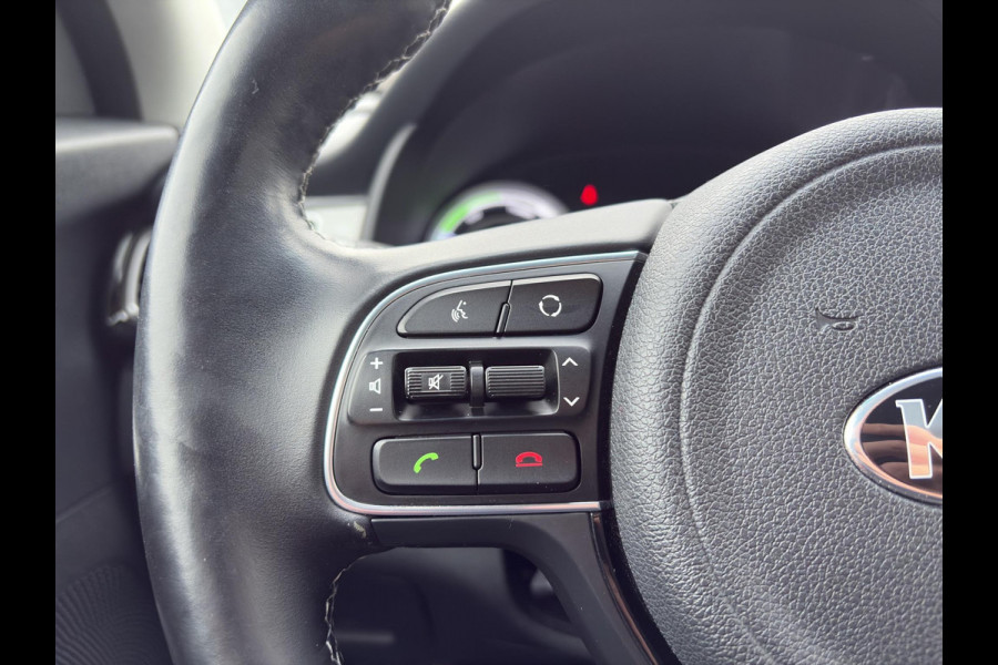 Kia Niro 1.6 GDi Hybrid ExecutiveLine Automaat | Stoelverwarming & Koeling | Navi | Cruise | Camera | Elektrische Stoelen | Trekhaak | Sensoren |