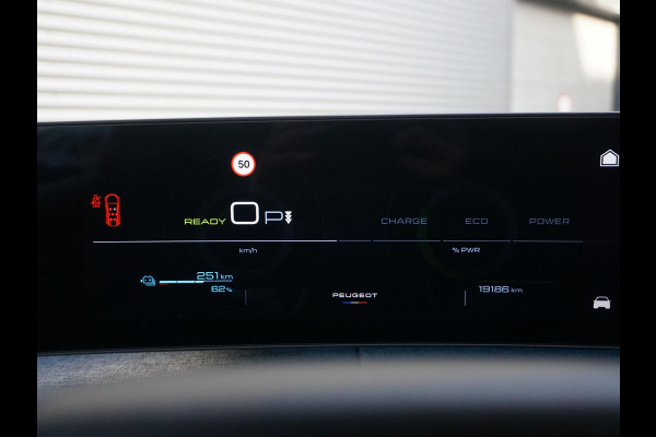 Peugeot E-5008 GT Avantage 73 kWh Panoramadak | Leder interieur