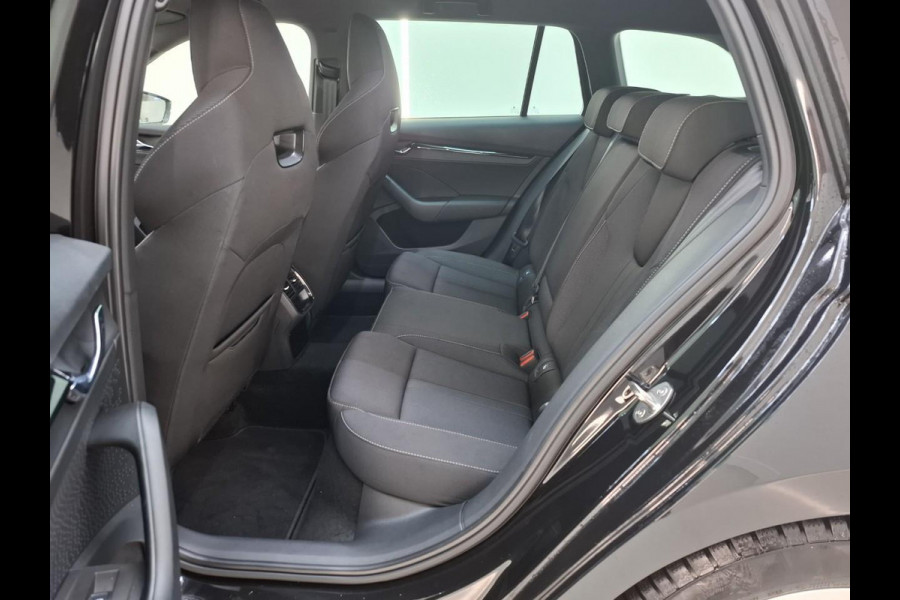 Škoda Octavia Combi 1.0 e-TSI Sport Business Trekhaak Navigatie Apple Carplay/ Android Auto Parkeersensoren Full led Virtual Cockpit Cruise control Climate control Lichtmetalen velgen Getinte ramen