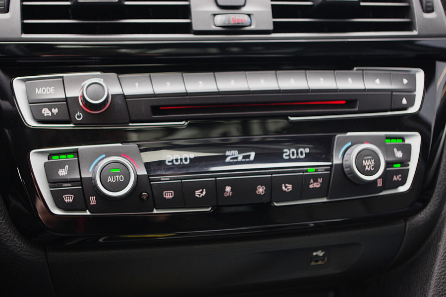 BMW 3 Serie Touring 318i Automaat M-Sport Edition, Panoramdak, LED, Sportstoelen, Leder