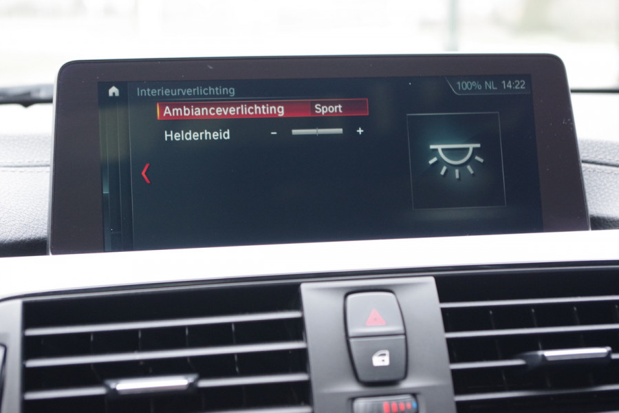 BMW 3 Serie Touring 318i Automaat M-Sport Edition, Panoramdak, LED, Sportstoelen, Leder