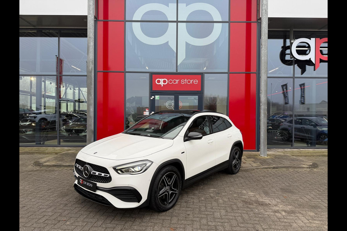 Mercedes-Benz GLA 250 e AMG Night Panorama