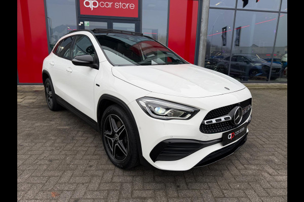 Mercedes-Benz GLA 250 e AMG Night Panorama