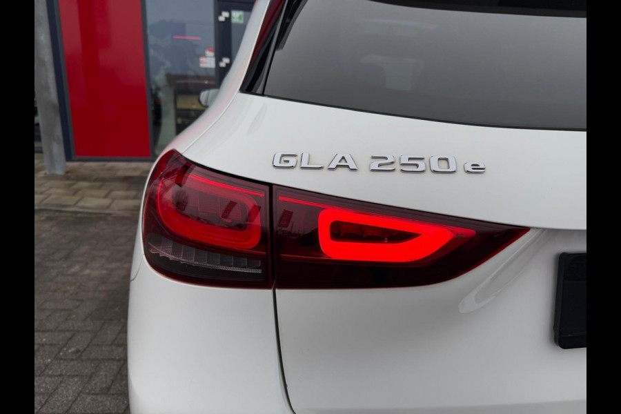 Mercedes-Benz GLA 250 e AMG Night Panorama