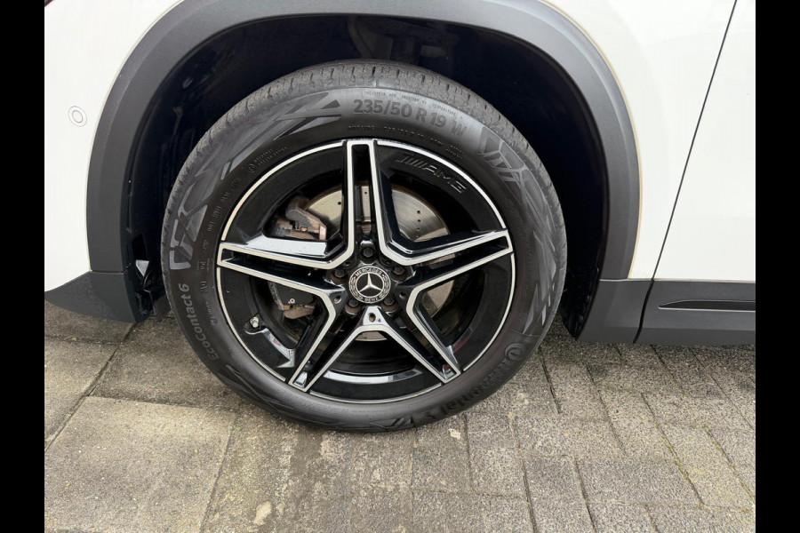 Mercedes-Benz GLA 250 e AMG Night Panorama