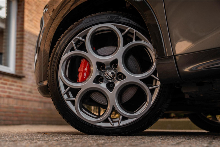 Alfa Romeo Tonale 1.5T Hybrid Edizione Speciale 131 PK Aut. Keyless Matrix LED Camera Sfeerverl. 20''