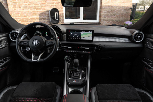 Alfa Romeo Tonale 1.5T Hybrid Edizione Speciale 131 PK Aut. Keyless Matrix LED Camera Sfeerverl. 20''
