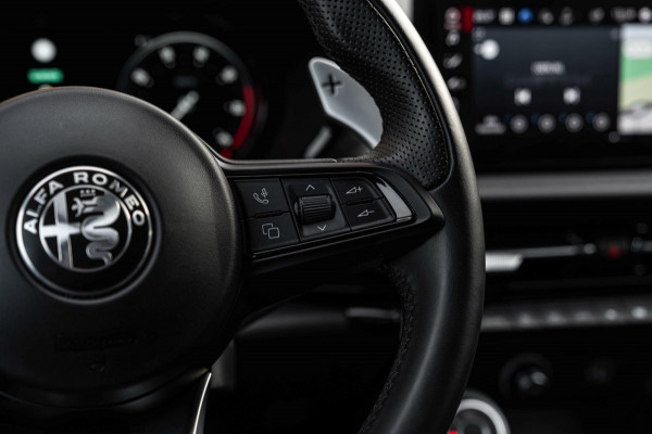 Alfa Romeo Tonale 1.5T Hybrid Edizione Speciale 131 PK Aut. Keyless Matrix LED Camera Sfeerverl. 20''