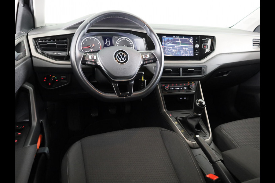 Volkswagen Polo 1.0 TSI Comfortline Business 95 pk | Navigatie | Parkeersensoren | Achteruitrijcamera | Adaptieve cruise control | Apple Carplay/Android Auto |