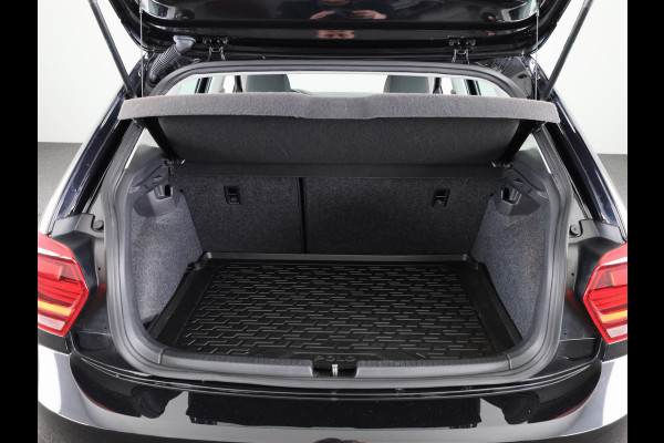 Volkswagen Polo 1.0 TSI Comfortline Business 95 pk | Navigatie | Parkeersensoren | Achteruitrijcamera | Adaptieve cruise control | Apple Carplay/Android Auto |