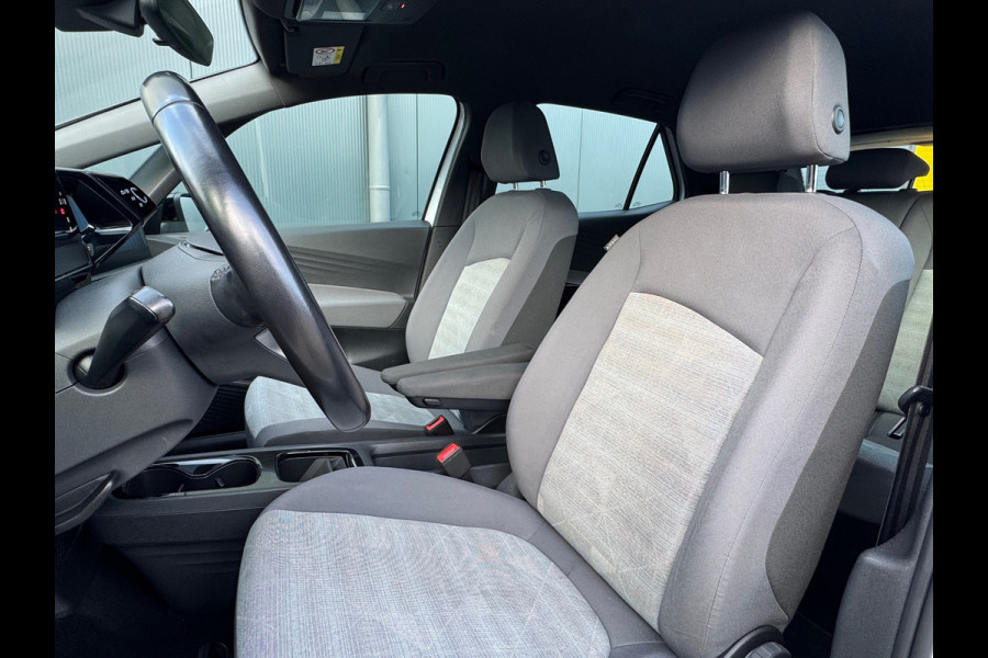 Volkswagen ID.3 First Black Edition 58 kWh * SoH 89% * Steunhaak * Navigatie * Parkeersensoren * Adaptieve Cruise *