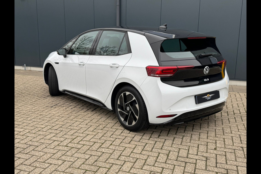 Volkswagen ID.3 First Black Edition 58 kWh * SoH 89% * Steunhaak * Navigatie * Parkeersensoren * Adaptieve Cruise *