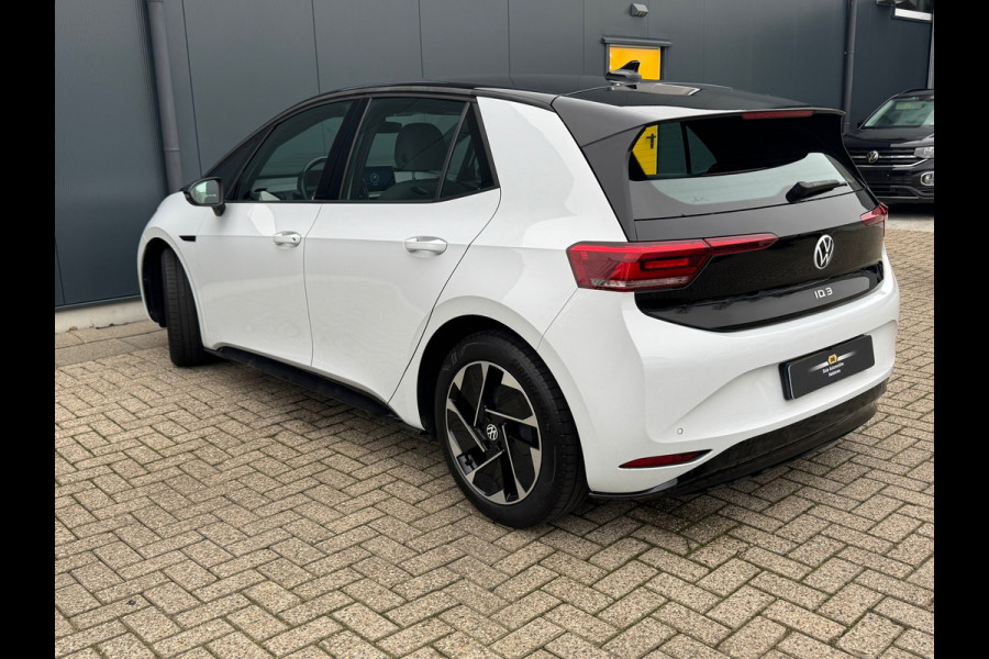 Volkswagen ID.3 First Black Edition 58 kWh * SoH 89% * Steunhaak * Navigatie * Parkeersensoren * Adaptieve Cruise *