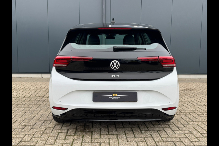 Volkswagen ID.3 First Black Edition 58 kWh * SoH 89% * Steunhaak * Navigatie * Parkeersensoren * Adaptieve Cruise *