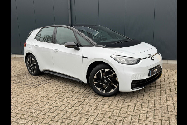 Volkswagen ID.3 First Black Edition 58 kWh * SoH 89% * Steunhaak * Navigatie * Parkeersensoren * Adaptieve Cruise *