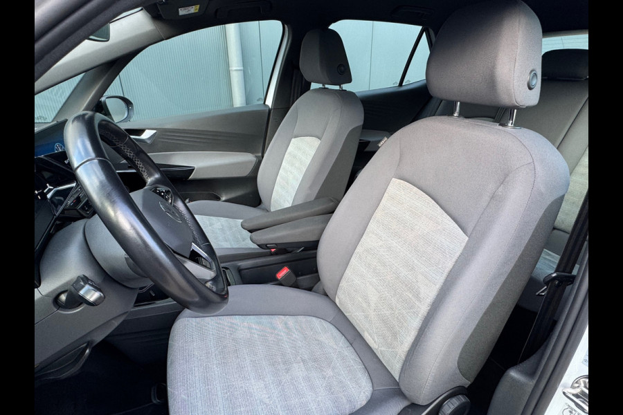 Volkswagen ID.3 First Black Edition 58 kWh * SoH 89% * Steunhaak * Navigatie * Parkeersensoren * Adaptieve Cruise *
