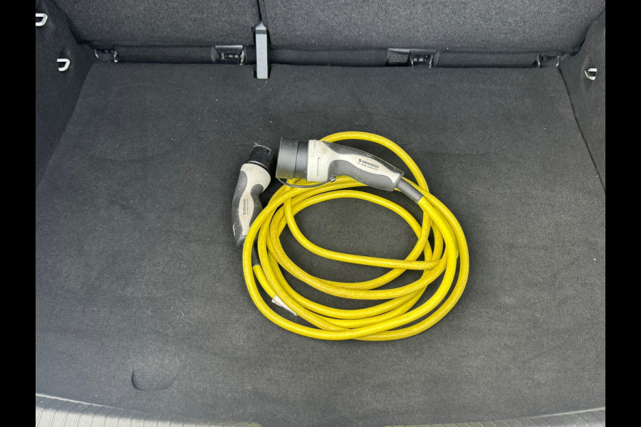 Volkswagen ID.3 First Black Edition 58 kWh * SoH 89% * Steunhaak * Navigatie * Parkeersensoren * Adaptieve Cruise *