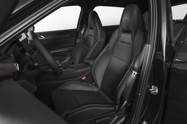 Lynk & Co 01 1.5 Core - Automaat Orig. NL | Dig. Cockpit | Adapt. Cruise | Stoelverw. | PDC | Camera | NAV + App. Connect | ECC | DAB | LM 19" |