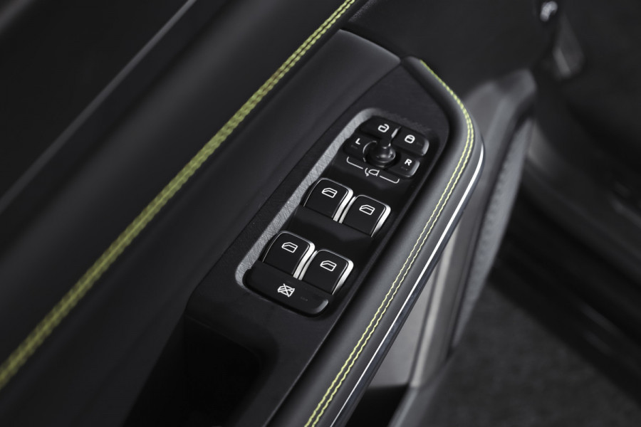 Lynk & Co 01 1.5 Core - Automaat Orig. NL | Dig. Cockpit | Adapt. Cruise | Stoelverw. | PDC | Camera | NAV + App. Connect | ECC | DAB | LM 19" |