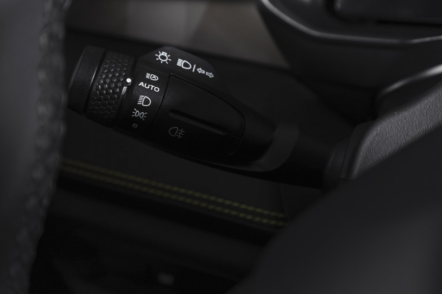 Lynk & Co 01 1.5 Core - Automaat Orig. NL | Dig. Cockpit | Adapt. Cruise | Stoelverw. | PDC | Camera | NAV + App. Connect | ECC | DAB | LM 19" |