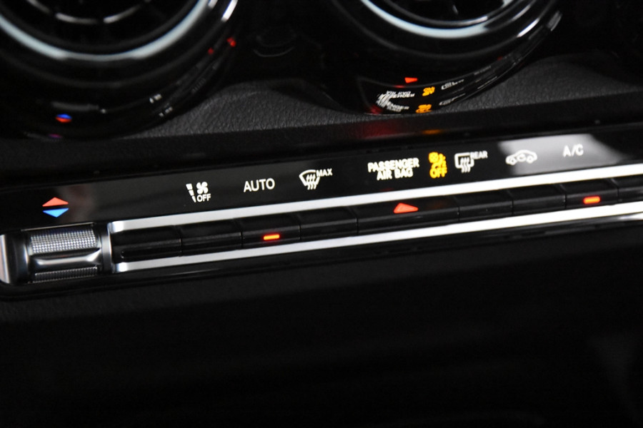 Mercedes-Benz Glb 180 *1ste eigenaar*Panoramadak*Stoelverwarming*Carplay*