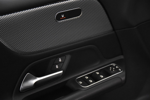 Mercedes-Benz Glb 180 *1ste eigenaar*Panoramadak*Stoelverwarming*Carplay*
