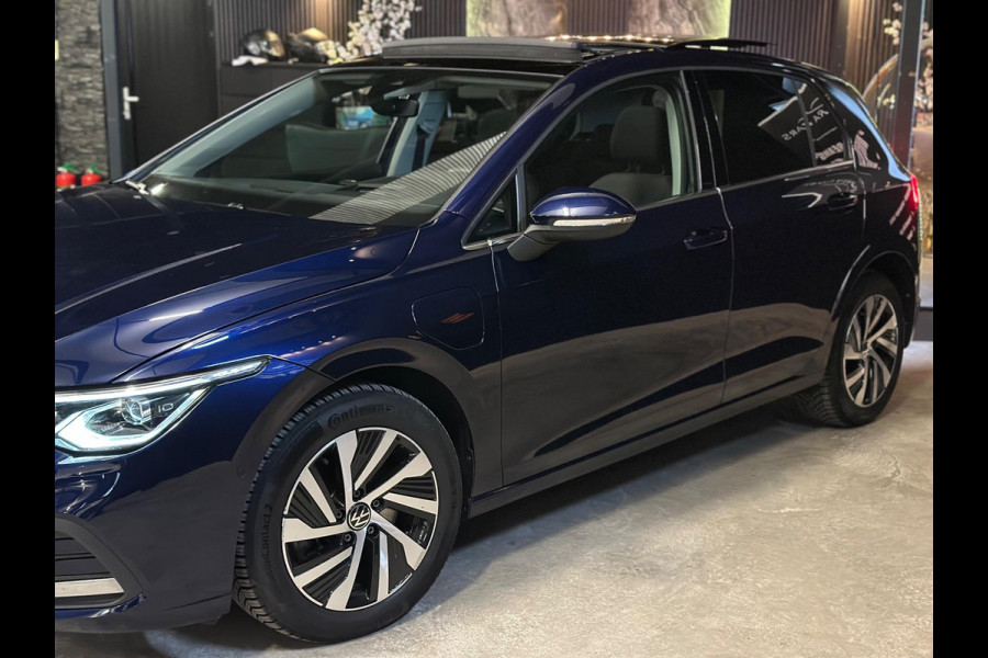 Volkswagen Golf 1.4 eHybrid|PANO|HEAD UP|MEMORY|FULL OPTIONS