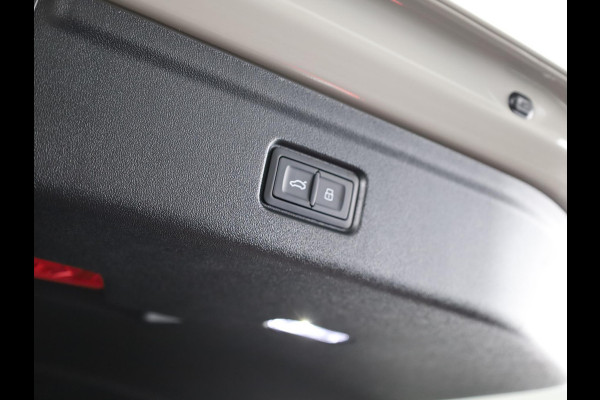 Audi A6 Sportback e-tron S edition 83 kWh | Winterpakket | Privacy glas | LM velgen 21" | Leder interieur | Remzadels rood |