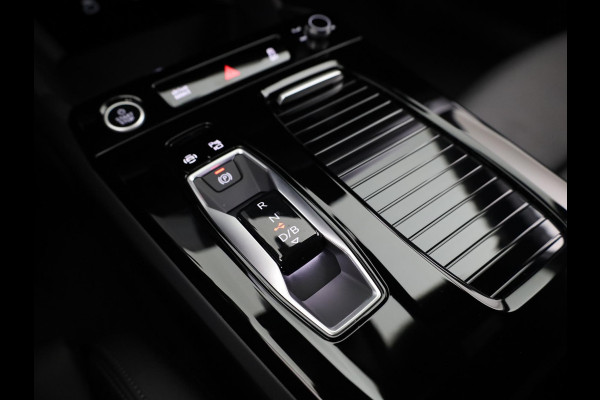 Audi A6 Sportback e-tron S edition 83 kWh | Winterpakket | Privacy glas | LM velgen 21" | Leder interieur | Remzadels rood |