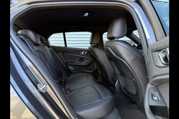 BMW 1-serie 118i High Executive Edition M-Pakket,2e Eigenaar,Navi,Leder,Stoelverwarming,PDC,N.A,P,APK tot 05-2026