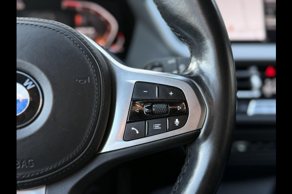 BMW 1-serie 118i High Executive Edition M-Pakket,2e Eigenaar,Navi,Leder,Stoelverwarming,PDC,N.A,P,APK tot 05-2026