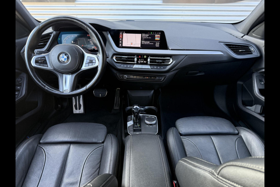 BMW 1-serie 118i High Executive Edition M-Pakket,2e Eigenaar,Navi,Leder,Stoelverwarming,PDC,N.A,P,APK tot 05-2026