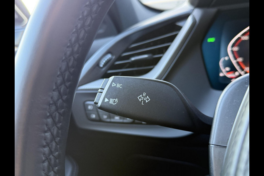 BMW 1-serie 118i High Executive Edition M-Pakket,2e Eigenaar,Navi,Leder,Stoelverwarming,PDC,N.A,P,APK tot 05-2026