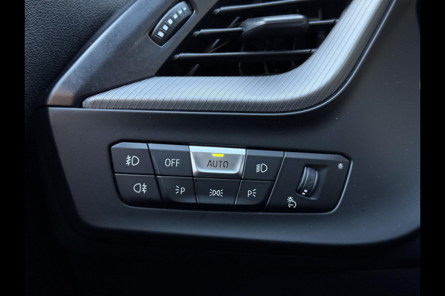 BMW 1-serie 118i High Executive Edition M-Pakket,2e Eigenaar,Navi,Leder,Stoelverwarming,PDC,N.A,P,APK tot 05-2026